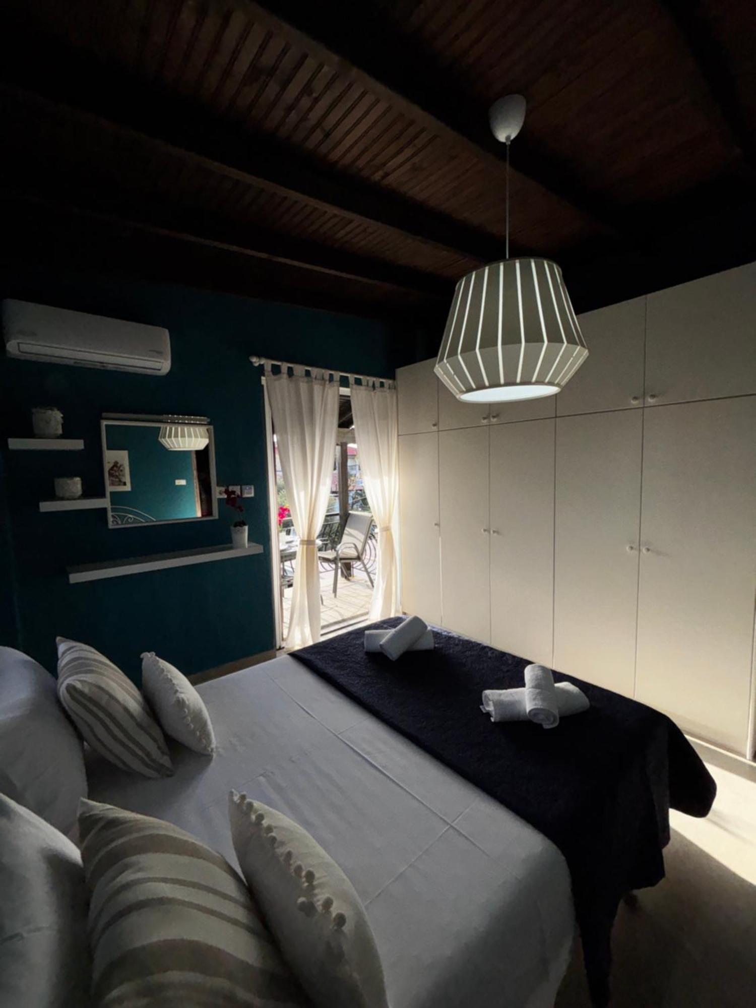 Room Nine 9 Beachfront Apartments Nea Kallikrateia Exterior photo